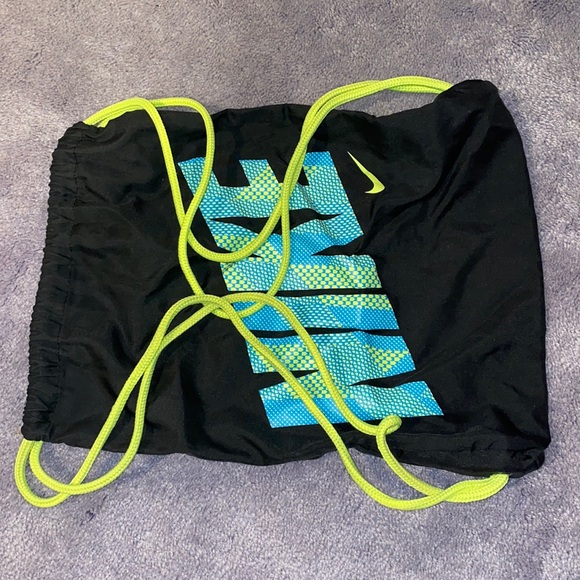 💫 Nike Drawstring Bag ✨ - Picture 2 of 3